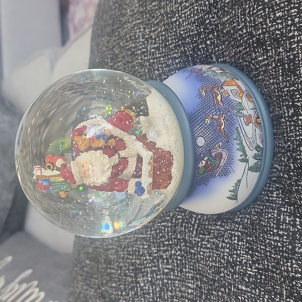 Santa Claus Snowglobe